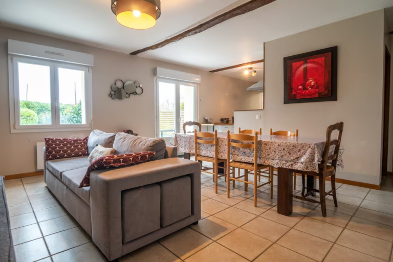 Pomme d'Amour Salon - Gîtes et chambres d'hôtes proche de Bayeux et des plages du débarquement - DDay - Normandie - Le domaine vue du ciel - location de vacance avec piscine