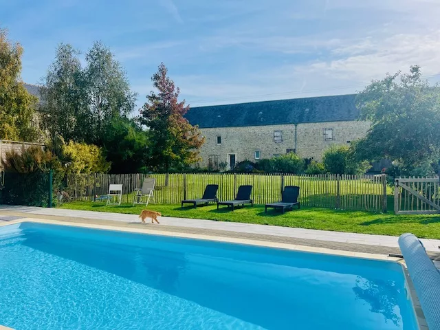 La Piscine et les gîtes - L'îlot Pomme Cottage - Gîte et chambres d'hôtes proche de Bayeux en normandie