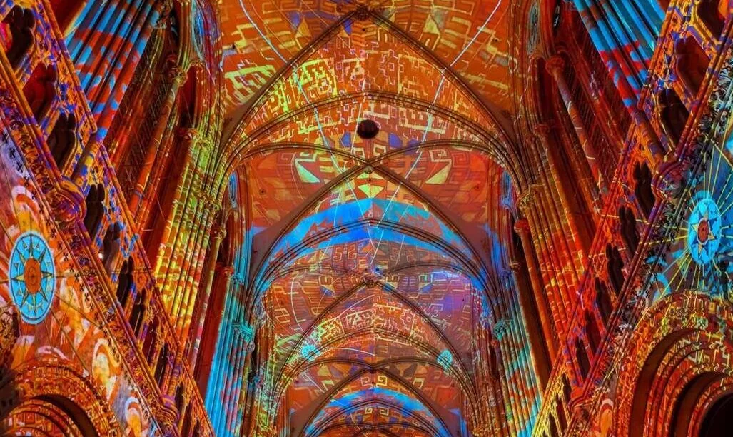 Spectacle sons et lumières d'illuminations de la cathédrale de Bayeux en 2024